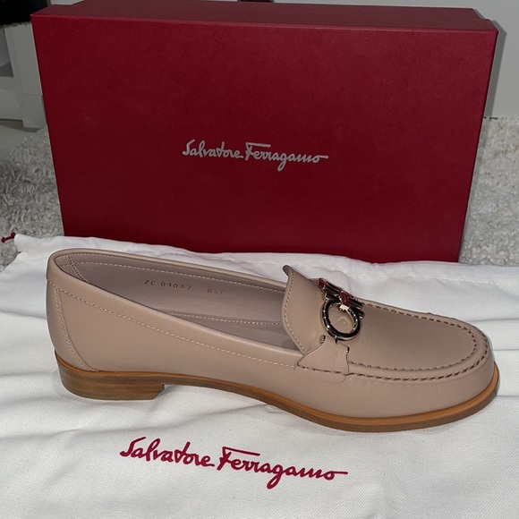 Women’s Salvatore Ferragamo shoes - Picture 3 of 5